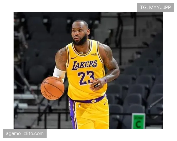 理查德·汉密尔顿无球跑动频率提升助球队关键时刻得分爆发