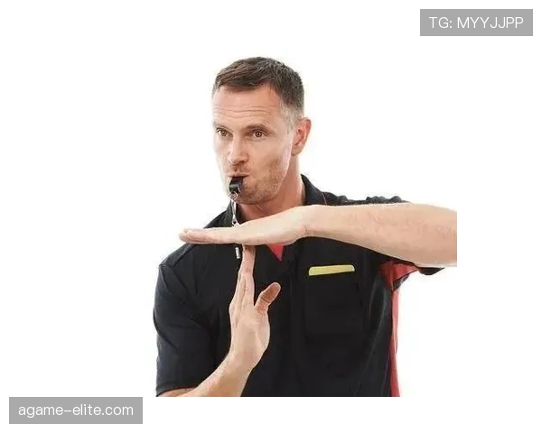 裁判为何用不同手势判罚？一文看懂足球判罚手势规则