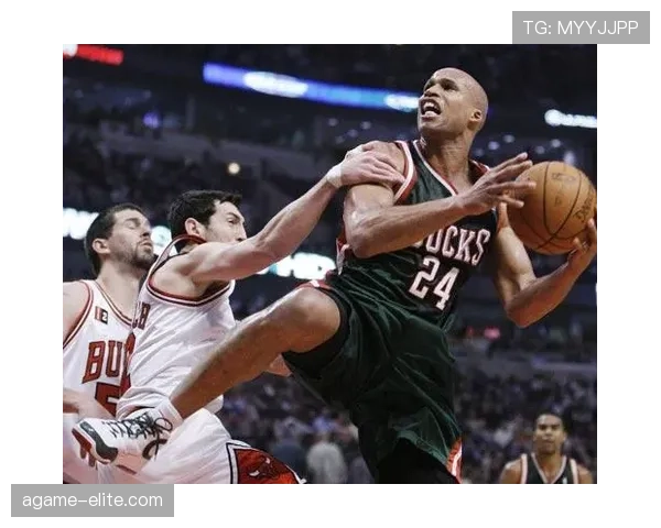 篮球比赛个人犯规累计满5次或6次将罚下，详解NBA与FIBA差异